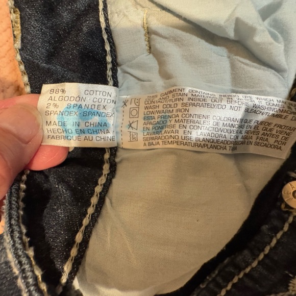 Union Bay womens Size Junior 11 cropped Distressed Blue Jeans. VGUC - Picture 8 of 13